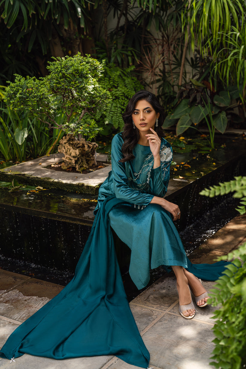 PEHRWAAS | AURORA | SHIRT + PANTS + DUPATTA | VELVET | SMALL