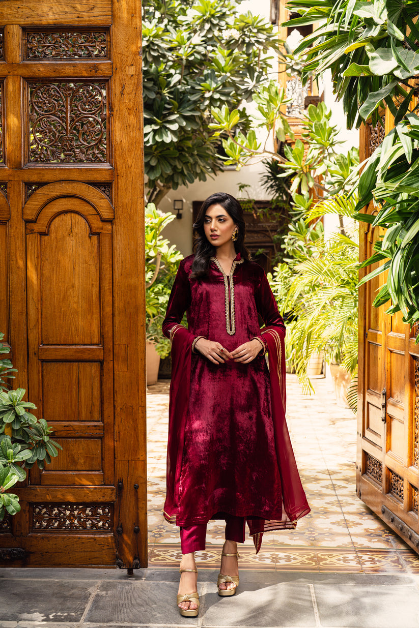 PEHRWAAS | BELLE | SHIRT + PANTS + DUPATTA | VELVET | SMALL